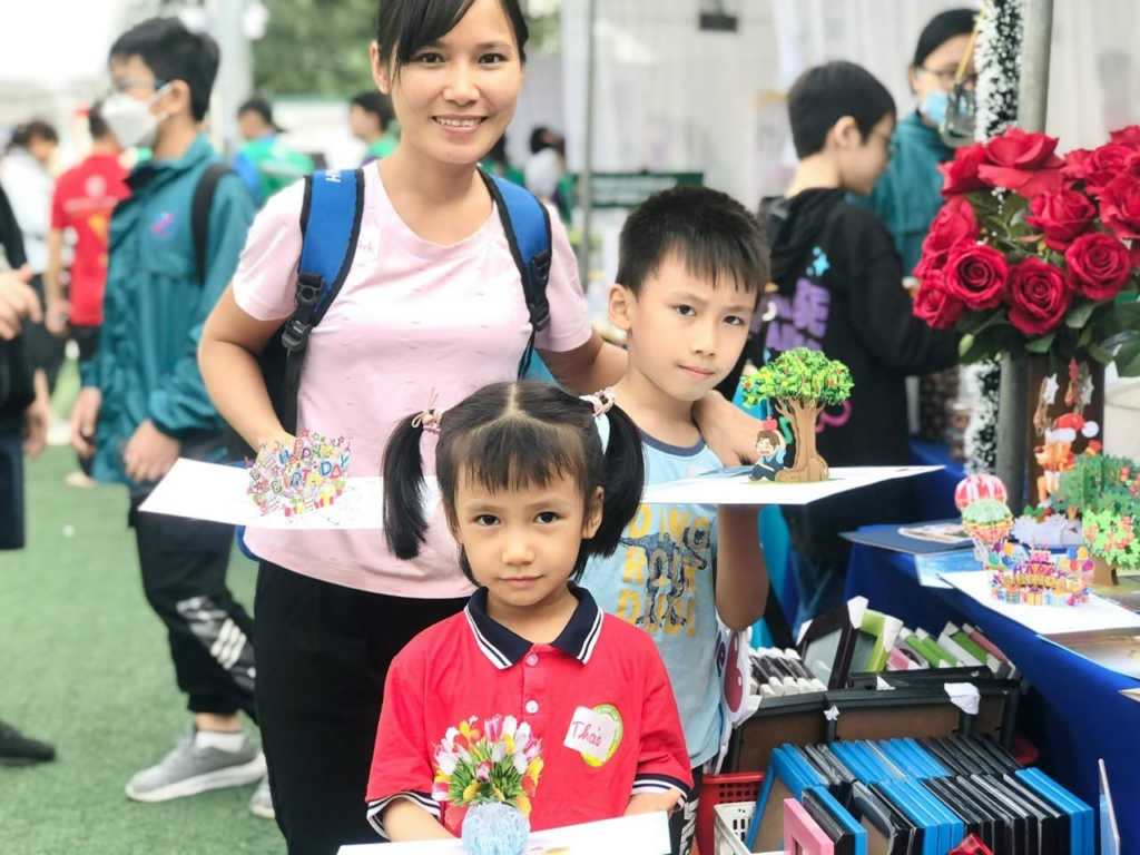 Câu chuyện chuyển hóa | Hình ảnh chị Anh cùng 2 bạn nhỏ